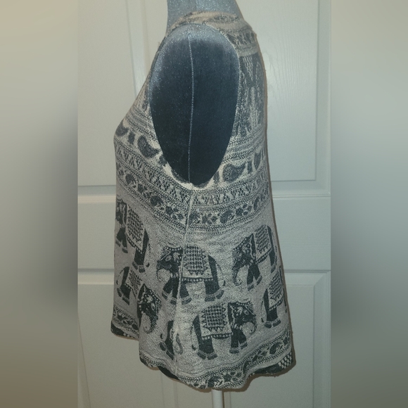 Ginger G Elephant Print Sleeveless Top - Black and Gray - Picture 3 of 7
